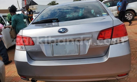 Gura Yakoze Subaru Legacy Silver Imodoka i Kampala mu Uganda Gura Yakoze Subaru Legacy Silver Imodoka i Kampala mu Uganda