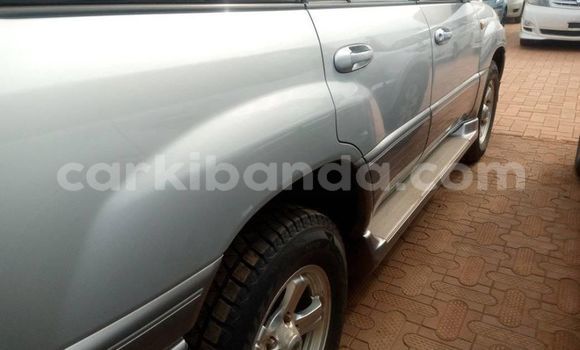 Gura Yakoze Toyota Land Cruiser Silver Imodoka i Adjumani mu Northern Gura Yakoze Toyota Land Cruiser Silver Imodoka i Adjumani mu Northern