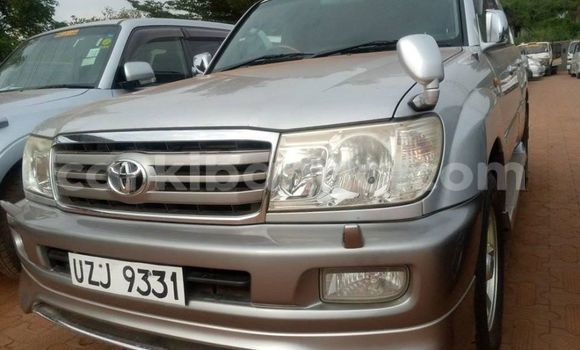 Gura Yakoze Toyota Land Cruiser Silver Imodoka i Adjumani mu Northern Gura Yakoze Toyota Land Cruiser Silver Imodoka i Adjumani mu Northern