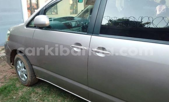 Gura Yakoze Toyota Noah Silver Imodoka i Adjumani mu Northern Gura Yakoze Toyota Noah Silver Imodoka i Adjumani mu Northern