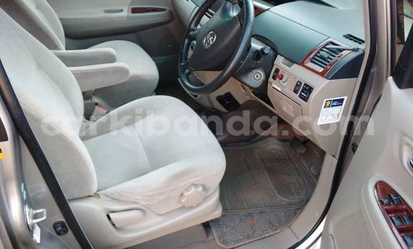 Gura Yakoze Toyota Noah Silver Imodoka i Adjumani mu Northern Gura Yakoze Toyota Noah Silver Imodoka i Adjumani mu Northern