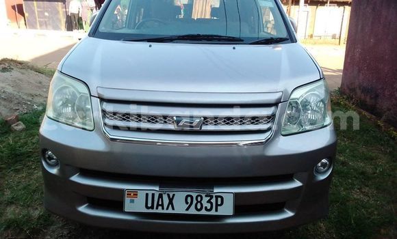 Gura Yakoze Toyota Noah Silver Imodoka i Adjumani mu Northern Gura Yakoze Toyota Noah Silver Imodoka i Adjumani mu Northern