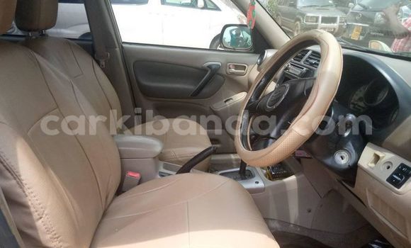 Nunua Ilio tumika Toyota RAV4 Fedha Gari ndani ya Adjumani nchini Kaskazini Nunua Ilio tumika Toyota RAV4 Fedha Gari ndani ya Adjumani nchini Kaskazini