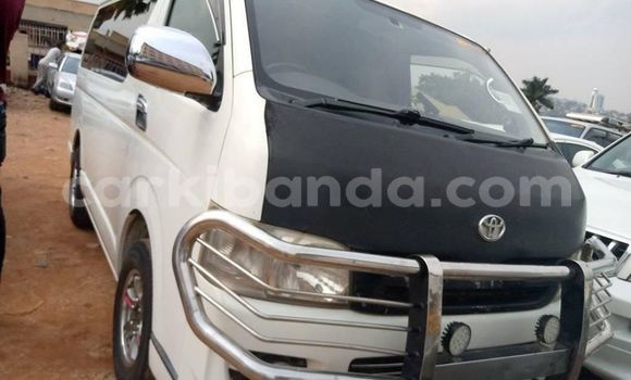 Nunua Ilio tumika Toyota Hiace Nyeupe Gari ndani ya Adjumani nchini Kaskazini Nunua Ilio tumika Toyota Hiace Nyeupe Gari ndani ya Adjumani nchini Kaskazini