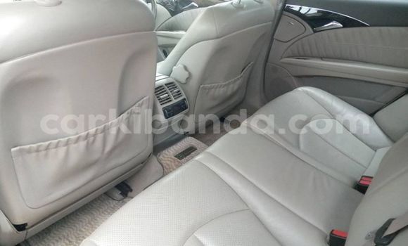 Nunua Ilio tumika Mercedes‒Benz E–Class Nyeusi Gari ndani ya Adjumani nchini Kaskazini Nunua Ilio tumika Mercedes‒Benz E–Class Nyeusi Gari ndani ya Adjumani nchini Kaskazini