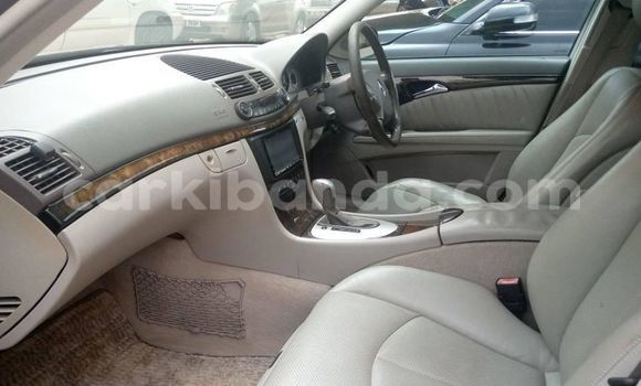 Nunua Ilio tumika Mercedes‒Benz E–Class Nyeusi Gari ndani ya Adjumani nchini Kaskazini Nunua Ilio tumika Mercedes‒Benz E–Class Nyeusi Gari ndani ya Adjumani nchini Kaskazini