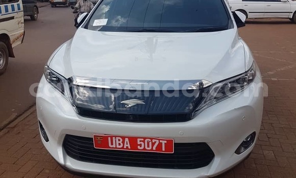 Gura Yakoze Toyota Harrier White Imodoka i Kampala mu Uganda Gura Yakoze Toyota Harrier White Imodoka i Kampala mu Uganda