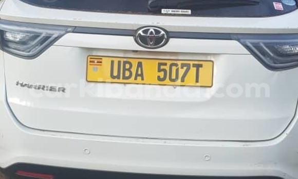 Gura Yakoze Toyota Harrier White Imodoka i Kampala mu Uganda Gura Yakoze Toyota Harrier White Imodoka i Kampala mu Uganda