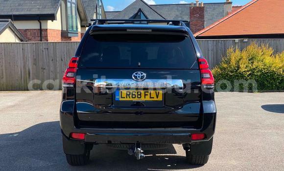 Gura Yakoze Toyota Land Cruiser Prado Black Imodoka i Kampala mu Uganda Gura Yakoze Toyota Land Cruiser Prado Black Imodoka i Kampala mu Uganda