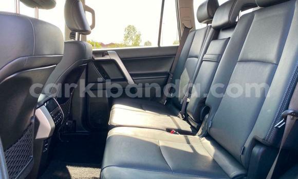 Gura Yakoze Toyota Land Cruiser Prado Black Imodoka i Kampala mu Uganda Gura Yakoze Toyota Land Cruiser Prado Black Imodoka i Kampala mu Uganda