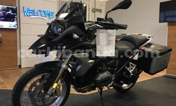 Gura Nshya BMW GS Black Bike i Import - Dubai mu Uganda Gura Nshya BMW GS Black Bike i Import - Dubai mu Uganda