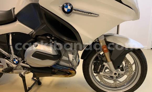 Gura Nshya BMW K 1600 White Bike i Kampala mu Uganda Gura Nshya BMW K 1600 White Bike i Kampala mu Uganda