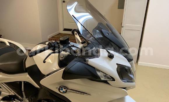 Gura Nshya BMW K 1600 White Bike i Kampala mu Uganda Gura Nshya BMW K 1600 White Bike i Kampala mu Uganda