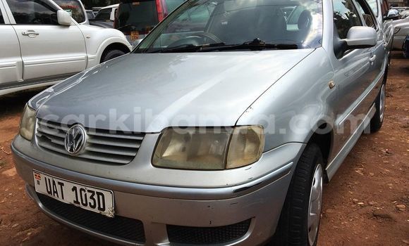 Nunua Ilio tumika Volkswagen Polo Fedha Gari ndani ya Kampala nchini Uganda Nunua Ilio tumika Volkswagen Polo Fedha Gari ndani ya Kampala nchini Uganda