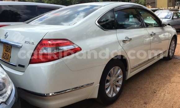 Gura Yakoze Nissan Teana White Imodoka i Adjumani mu Northern Gura Yakoze Nissan Teana White Imodoka i Adjumani mu Northern