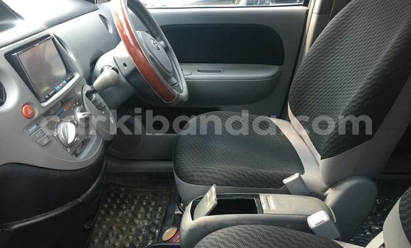 Gura Yakoze Toyota Sienta Silver Imodoka i Adjumani mu Northern Gura Yakoze Toyota Sienta Silver Imodoka i Adjumani mu Northern