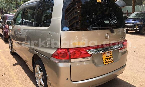 Gura Yakoze Honda Stepwgn Beige Imodoka i Adjumani mu Northern Gura Yakoze Honda Stepwgn Beige Imodoka i Adjumani mu Northern