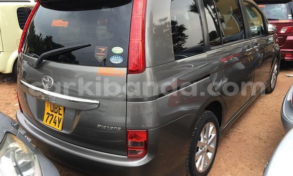 Gura Yakoze Toyota ISis Black Imodoka i Adjumani mu Northern Gura Yakoze Toyota ISis Black Imodoka i Adjumani mu Northern