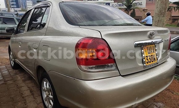 Gura Yakoze Toyota Platz Silver Imodoka i Adjumani mu Northern Gura Yakoze Toyota Platz Silver Imodoka i Adjumani mu Northern