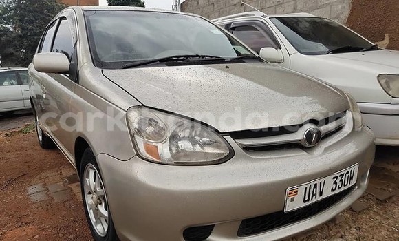 Gura Yakoze Toyota Platz Silver Imodoka i Adjumani mu Northern Gura Yakoze Toyota Platz Silver Imodoka i Adjumani mu Northern