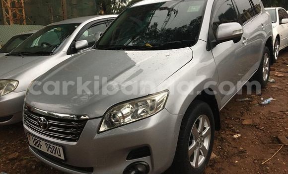 Gura Yakoze Toyota Vanguard Silver Imodoka i Adjumani mu Northern Gura Yakoze Toyota Vanguard Silver Imodoka i Adjumani mu Northern