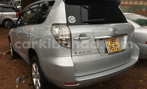 Gura Yakoze Toyota Vanguard Silver Imodoka i Adjumani mu Northern Gura Yakoze Toyota Vanguard Silver Imodoka i Adjumani mu Northern