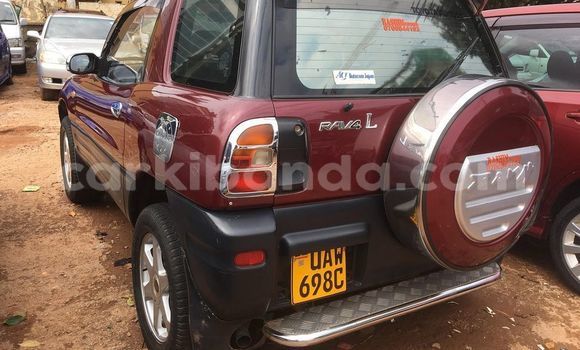 Gura Yakoze Toyota RAV4 Red Imodoka i Adjumani mu Northern Gura Yakoze Toyota RAV4 Red Imodoka i Adjumani mu Northern