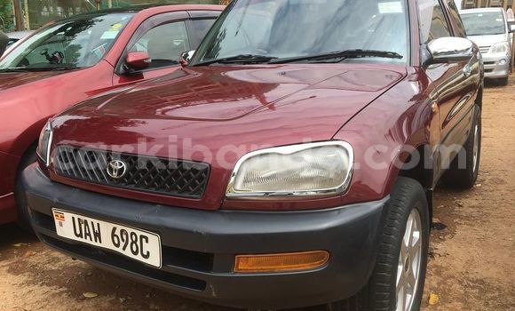 Gura Yakoze Toyota RAV4 Red Imodoka i Adjumani mu Northern Gura Yakoze Toyota RAV4 Red Imodoka i Adjumani mu Northern