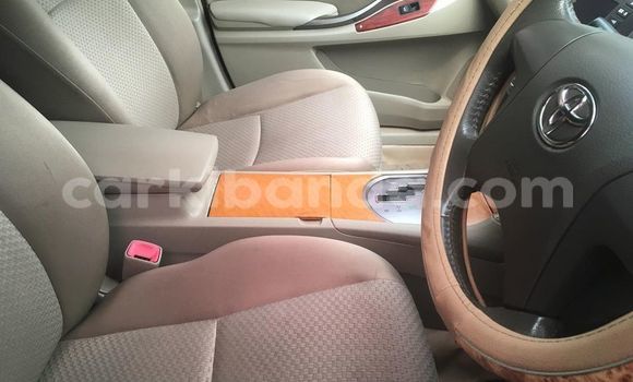 Gura Yakoze Toyota Premio Silver Imodoka i Adjumani mu Northern Gura Yakoze Toyota Premio Silver Imodoka i Adjumani mu Northern