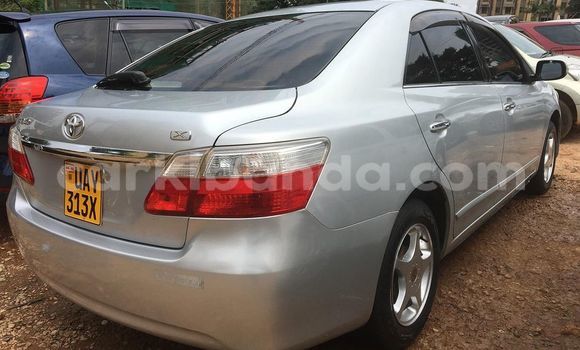 Gura Yakoze Toyota Premio Silver Imodoka i Adjumani mu Northern Gura Yakoze Toyota Premio Silver Imodoka i Adjumani mu Northern