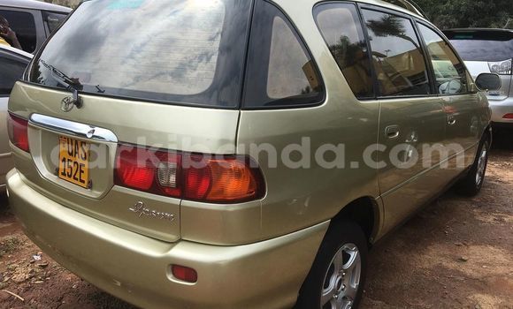 Gura Yakoze Toyota Ipsum Beige Imodoka i Adjumani mu Northern Gura Yakoze Toyota Ipsum Beige Imodoka i Adjumani mu Northern