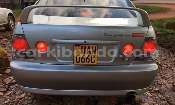 Gura Yakoze Toyota Altezza Silver Imodoka i Adjumani mu Northern Gura Yakoze Toyota Altezza Silver Imodoka i Adjumani mu Northern