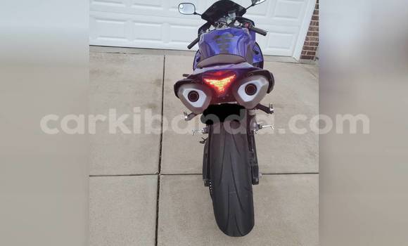 Acheter Occasion Moto Yamaha R1 Bleu à Kampala, Ouganda Acheter Occasion Moto Yamaha R1 Bleu à Kampala, Ouganda