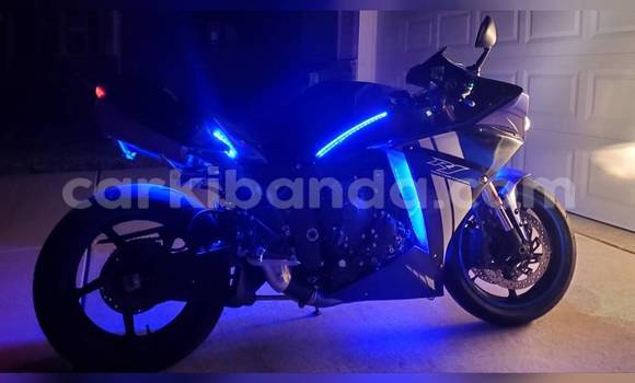 Acheter Occasion Moto Yamaha R1 Bleu à Kampala, Ouganda Acheter Occasion Moto Yamaha R1 Bleu à Kampala, Ouganda