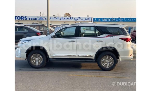 Gura Imported Toyota Fortuner White Imodoka i Import - Dubai mu Uganda Gura Imported Toyota Fortuner White Imodoka i Import - Dubai mu Uganda