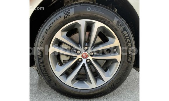 Acheter Import Voiture Jaguar F-Pace Blanc à Import - Dubai, Ouganda Acheter Import Voiture Jaguar F-Pace Blanc à Import - Dubai, Ouganda