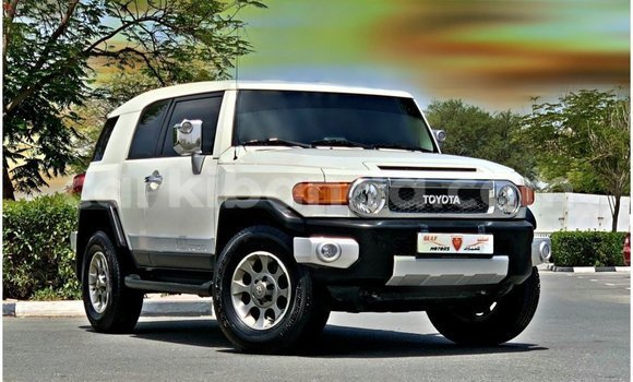 Buy Import Toyota FJ Cruiser White Car in Import - Dubai in Uganda