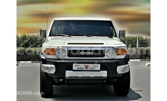 Gura Imported Toyota FJ Cruiser White Imodoka i Import - Dubai mu Uganda Gura Imported Toyota FJ Cruiser White Imodoka i Import - Dubai mu Uganda