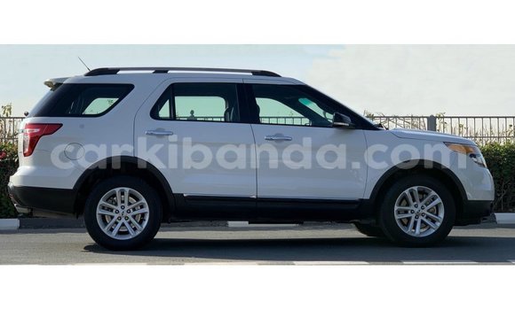 Nunua Imported Ford Explorer Nyeupe Gari ndani ya Import - Dubai nchini Uganda Nunua Imported Ford Explorer Nyeupe Gari ndani ya Import - Dubai nchini Uganda