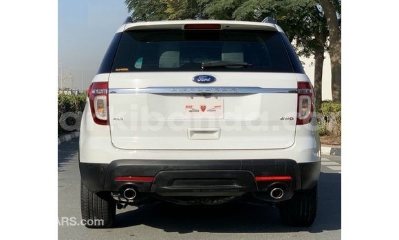 Nunua Imported Ford Explorer Nyeupe Gari ndani ya Import - Dubai nchini Uganda Nunua Imported Ford Explorer Nyeupe Gari ndani ya Import - Dubai nchini Uganda