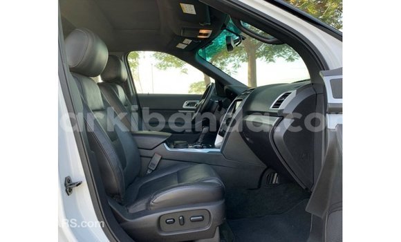 Nunua Imported Ford Explorer Nyeupe Gari ndani ya Import - Dubai nchini Uganda Nunua Imported Ford Explorer Nyeupe Gari ndani ya Import - Dubai nchini Uganda