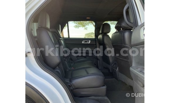 Nunua Imported Ford Explorer Nyeupe Gari ndani ya Import - Dubai nchini Uganda Nunua Imported Ford Explorer Nyeupe Gari ndani ya Import - Dubai nchini Uganda