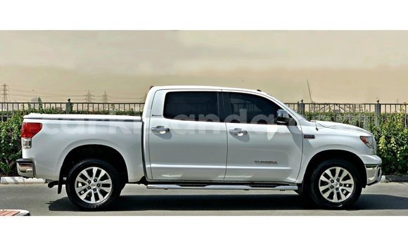 Acheter Import Voiture Toyota Tundra Blanc à Import - Dubai, Ouganda Acheter Import Voiture Toyota Tundra Blanc à Import - Dubai, Ouganda