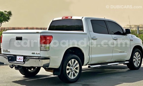 Acheter Import Voiture Toyota Tundra Blanc à Import - Dubai, Ouganda Acheter Import Voiture Toyota Tundra Blanc à Import - Dubai, Ouganda