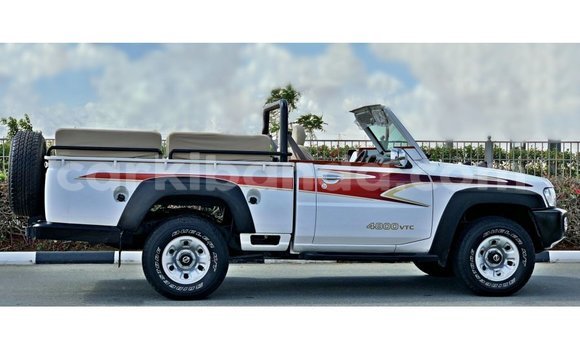 Acheter Import Voiture Nissan Patrol Blanc à Import - Dubai, Ouganda Acheter Import Voiture Nissan Patrol Blanc à Import - Dubai, Ouganda