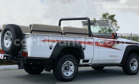 Acheter Import Voiture Nissan Patrol Blanc à Import - Dubai, Ouganda Acheter Import Voiture Nissan Patrol Blanc à Import - Dubai, Ouganda