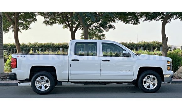 Gura Imported Chevrolet Silverado White Imodoka i Import - Dubai mu Uganda Gura Imported Chevrolet Silverado White Imodoka i Import - Dubai mu Uganda