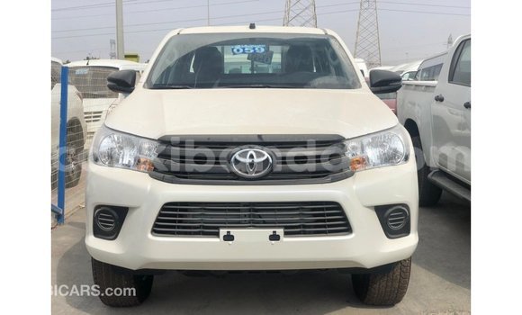 Acheter Import Voiture Toyota Hilux Blanc à Import - Dubai, Ouganda Acheter Import Voiture Toyota Hilux Blanc à Import - Dubai, Ouganda