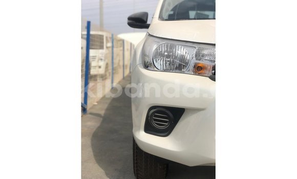 Acheter Import Voiture Toyota Hilux Blanc à Import - Dubai, Ouganda Acheter Import Voiture Toyota Hilux Blanc à Import - Dubai, Ouganda
