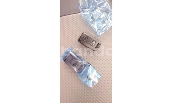 Buy Import Toyota Land Cruiser White Car in Import - Dubai in Uganda Buy Import Toyota Land Cruiser White Car in Import - Dubai in Uganda